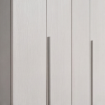 Camera Urano con armadio 4 ante battenti e letto in legno colore bianco larice - immagine 4