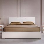 Camera da letto Sabina con letto contenitore in legno e armadio 6 ante battenti in cashmere e noce chiaro - immagine 4