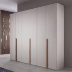 Camera da letto Sabina con letto contenitore in legno e armadio 6 ante battenti in cashmere e noce chiaro - immagine 6
